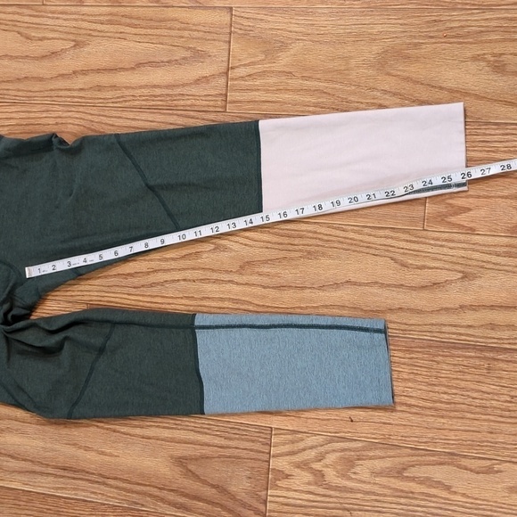Green-blue-pink colorblock 7/8 length workout leggings, Outdoor Voices M - Picture 4 of 6